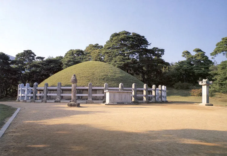 경주 김유신묘 사진