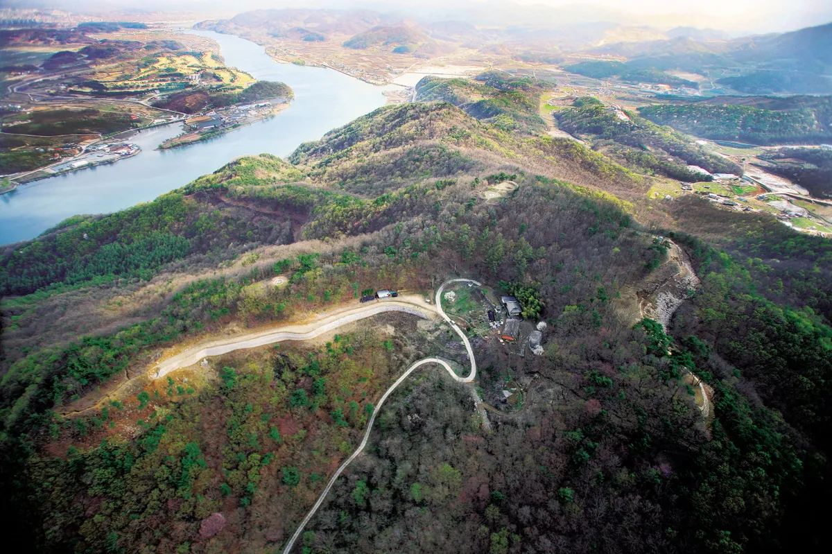 충주 장미산성 사진