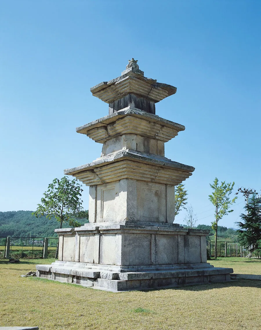 경주 고선사지 삼층석탑 사진