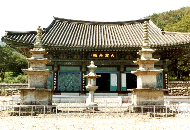 장흥 보림사 남·북 삼층석탑 및 석등 사진