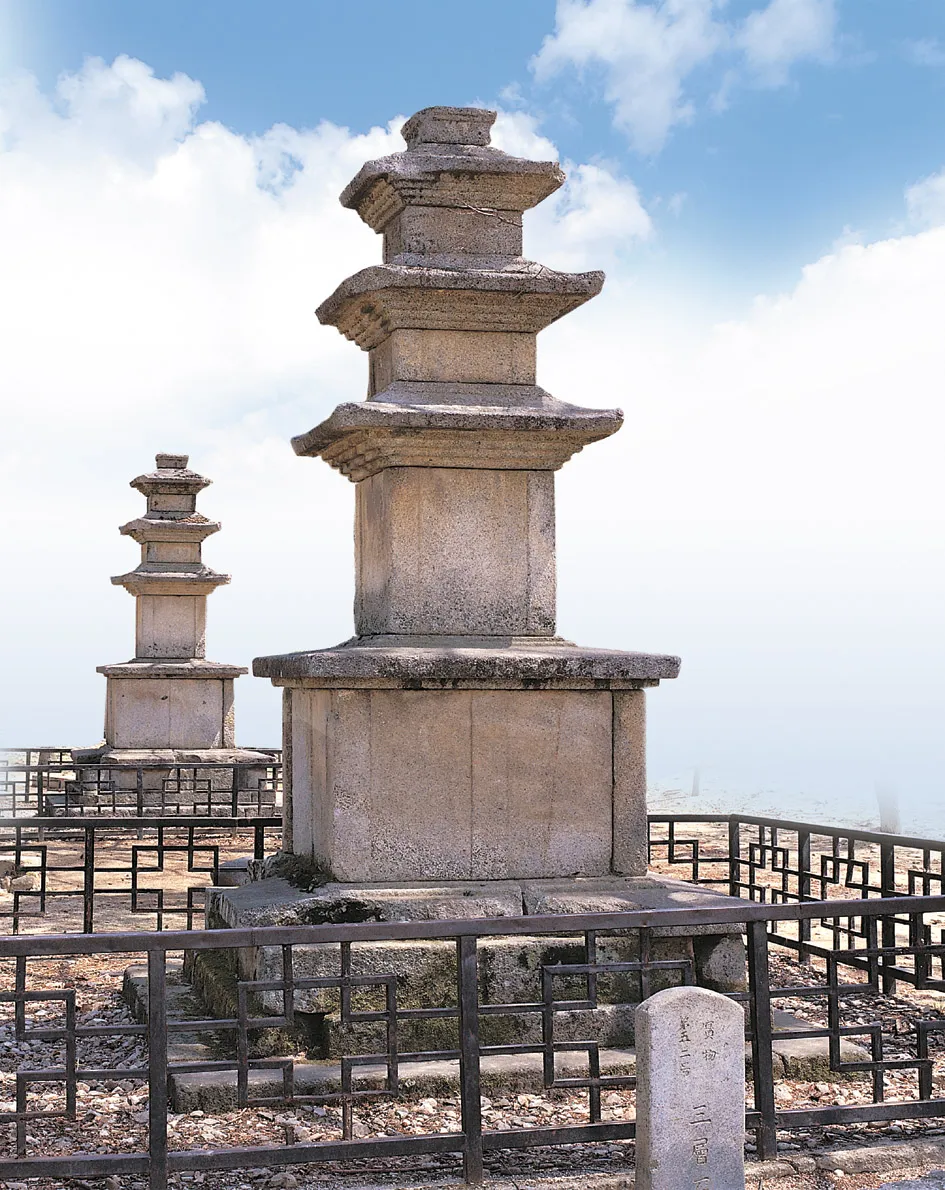 봉화 서동리 동·서 삼층석탑 사진