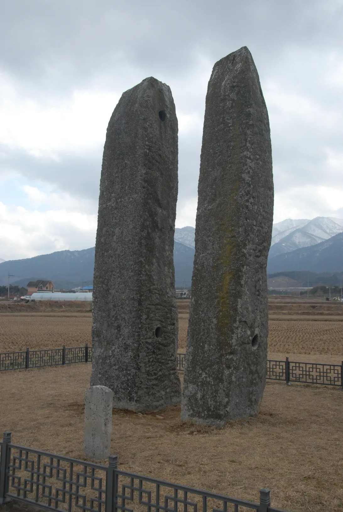 강릉 굴산사지 당간지주 사진