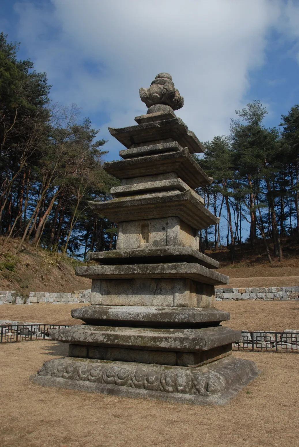 강릉 신복사지 삼층석탑 사진