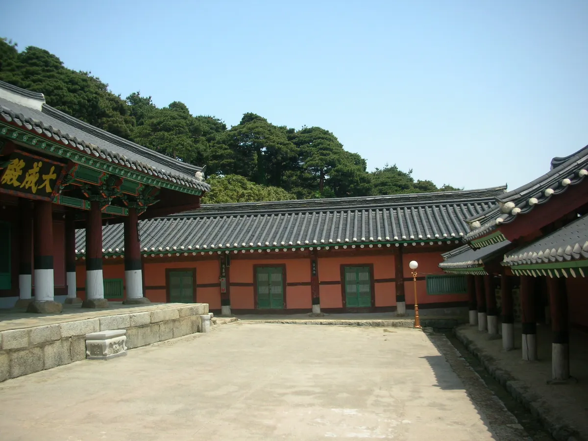 강릉향교 동무‧서무‧전랑 사진