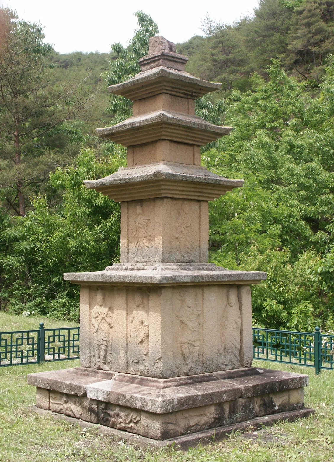 의성 관덕리 삼층석탑 사진
