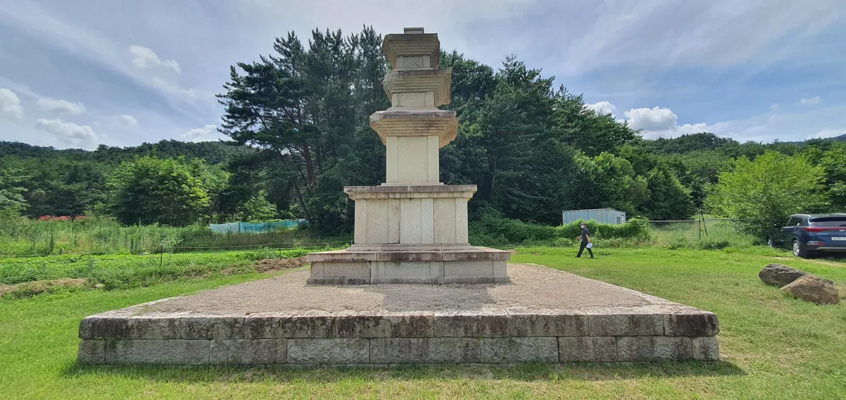 경주 (전)염불사지 동·서 삼층석탑 사진