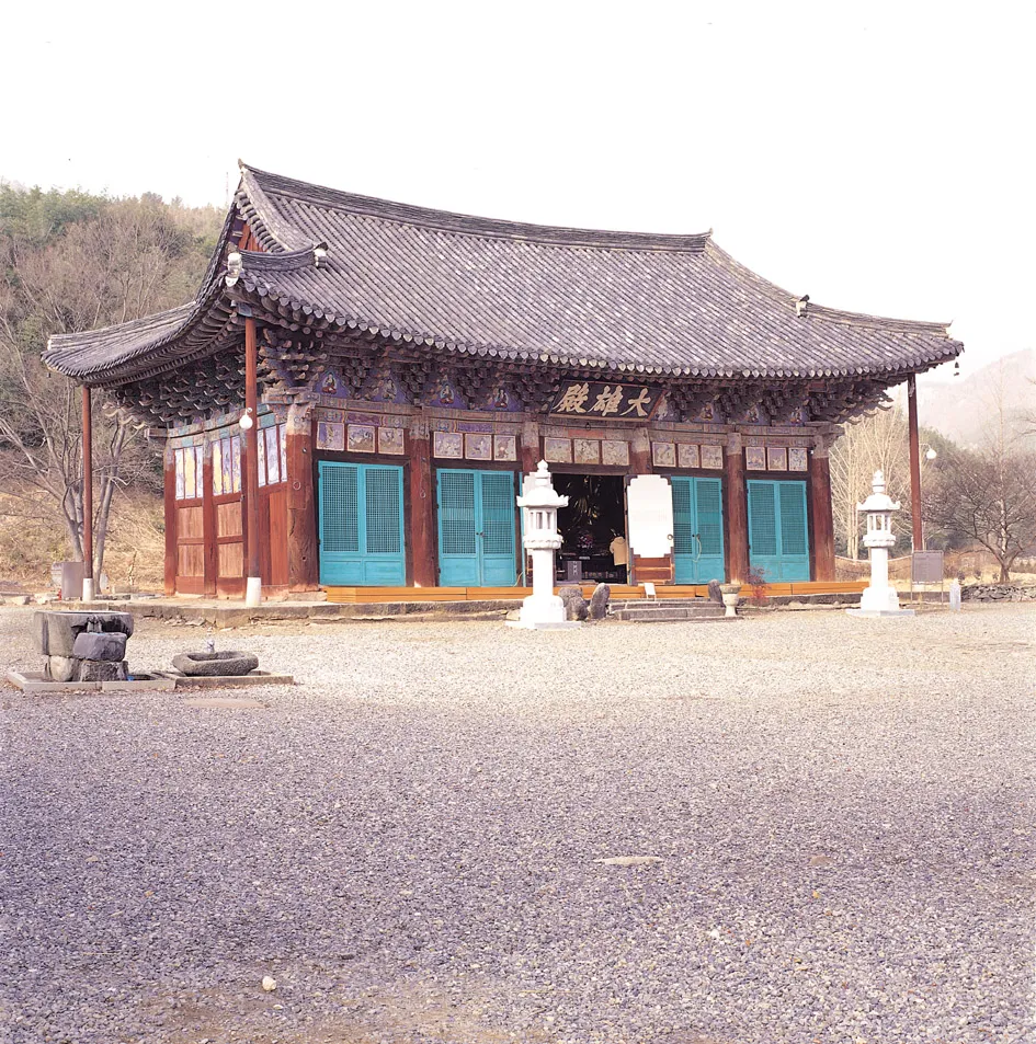 완주 송광사 대웅전 사진