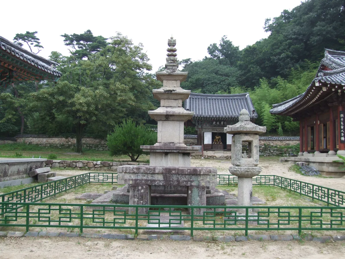 대구 동화사 금당암 동·서 삼층석탑 사진