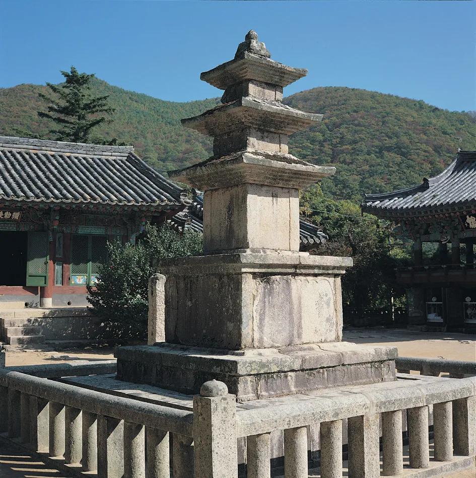 부산 범어사 삼층석탑 사진