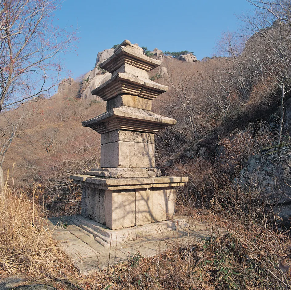 영암 월출산 용암사지 삼층석탑 사진