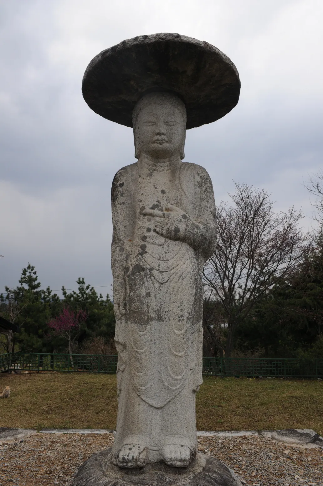 거창 양평리 석조여래입상 사진