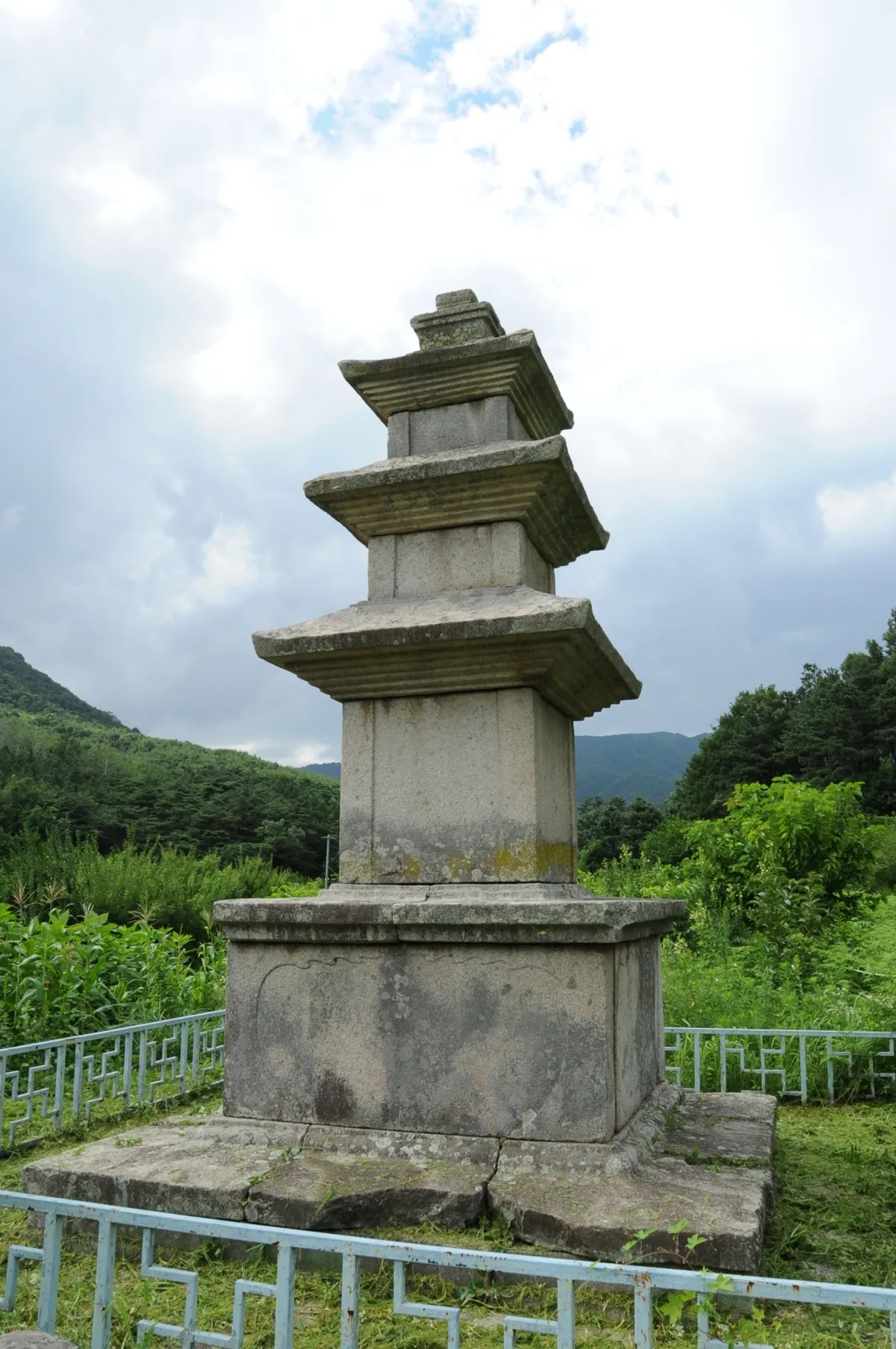 칠곡 기성리 삼층석탑 사진
