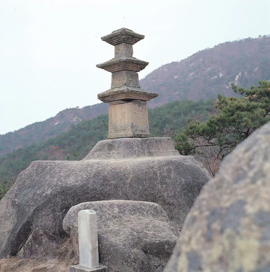 영동 영국사 망탑봉 삼층석탑 사진
