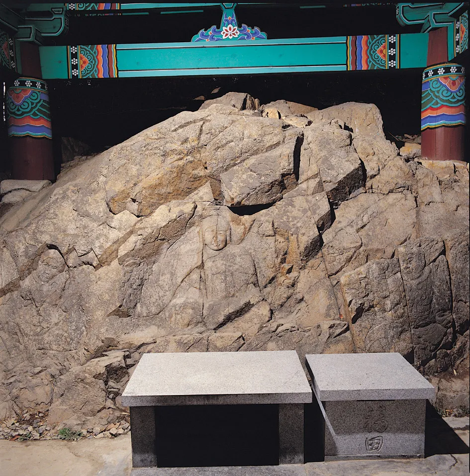 경주 낭산 마애보살삼존좌상 사진