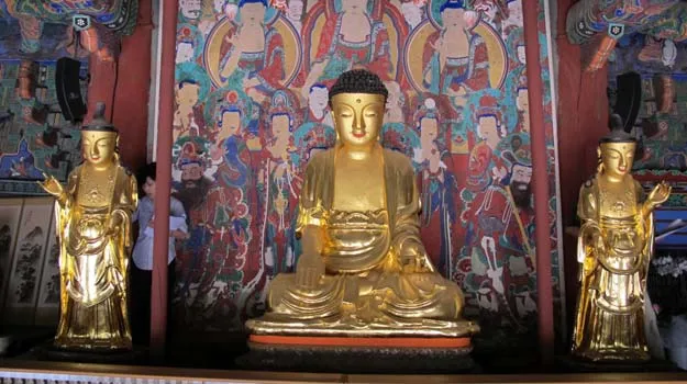 안성 청룡사 소조석가여래삼존상 사진