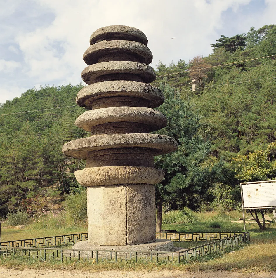 화순 운주사 원형 다층석탑 사진