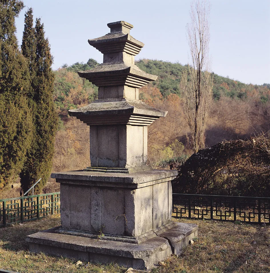 경주 남사리 삼층석탑 사진