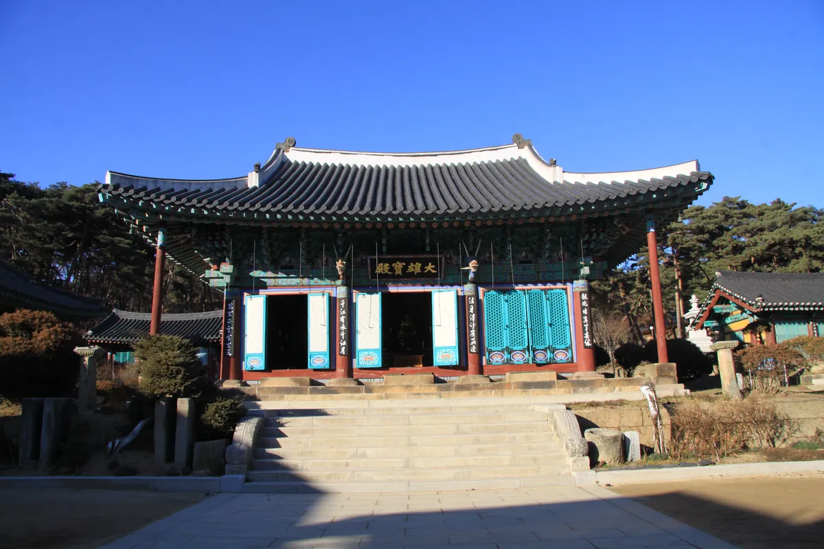 화성 용주사 대웅보전 사진